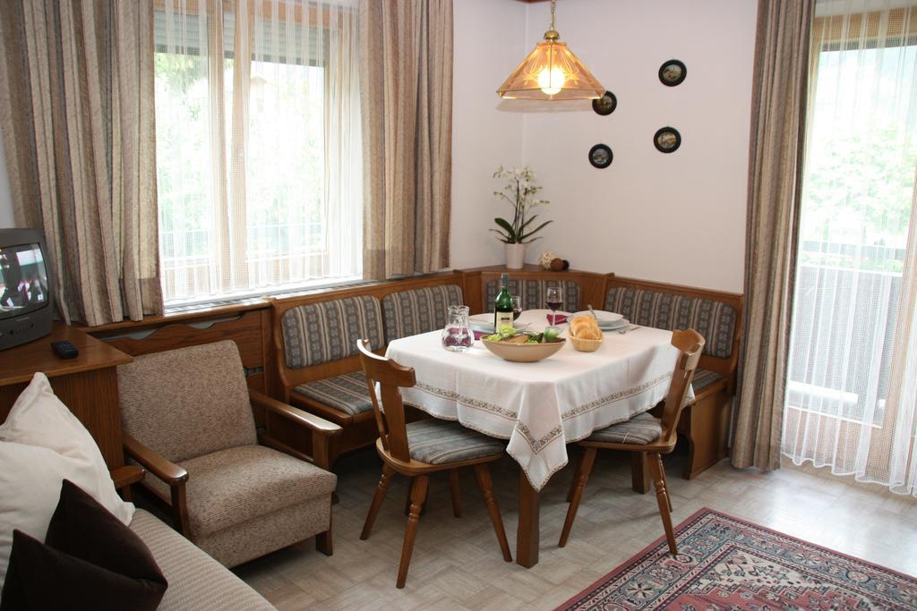Gästehaus Neuhauser Zell am Ziller Zimmer foto