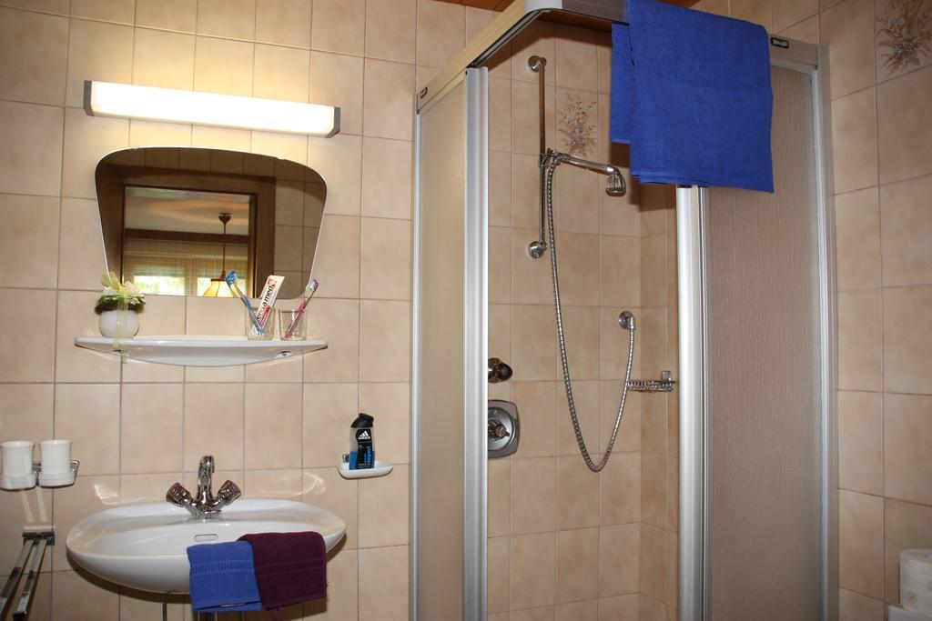 Gästehaus Neuhauser Zell am Ziller Zimmer foto
