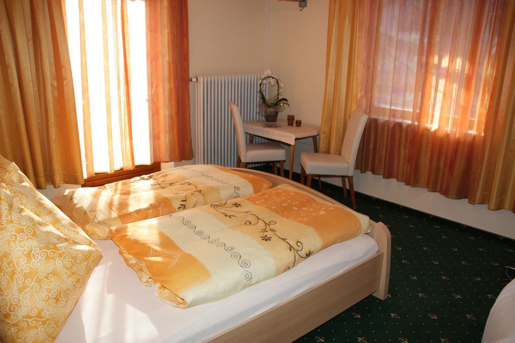 Gästehaus Neuhauser Zell am Ziller Zimmer foto